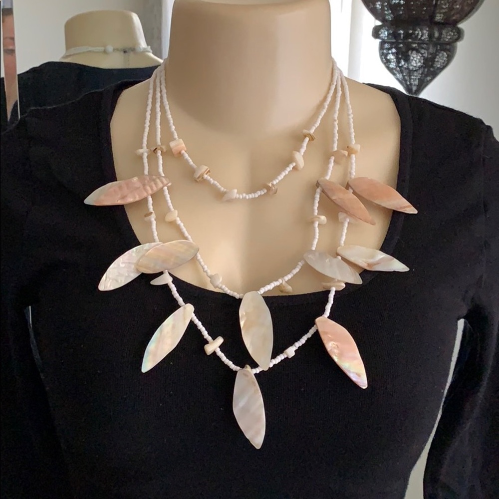 Mother of pearl layered necklace!🐚